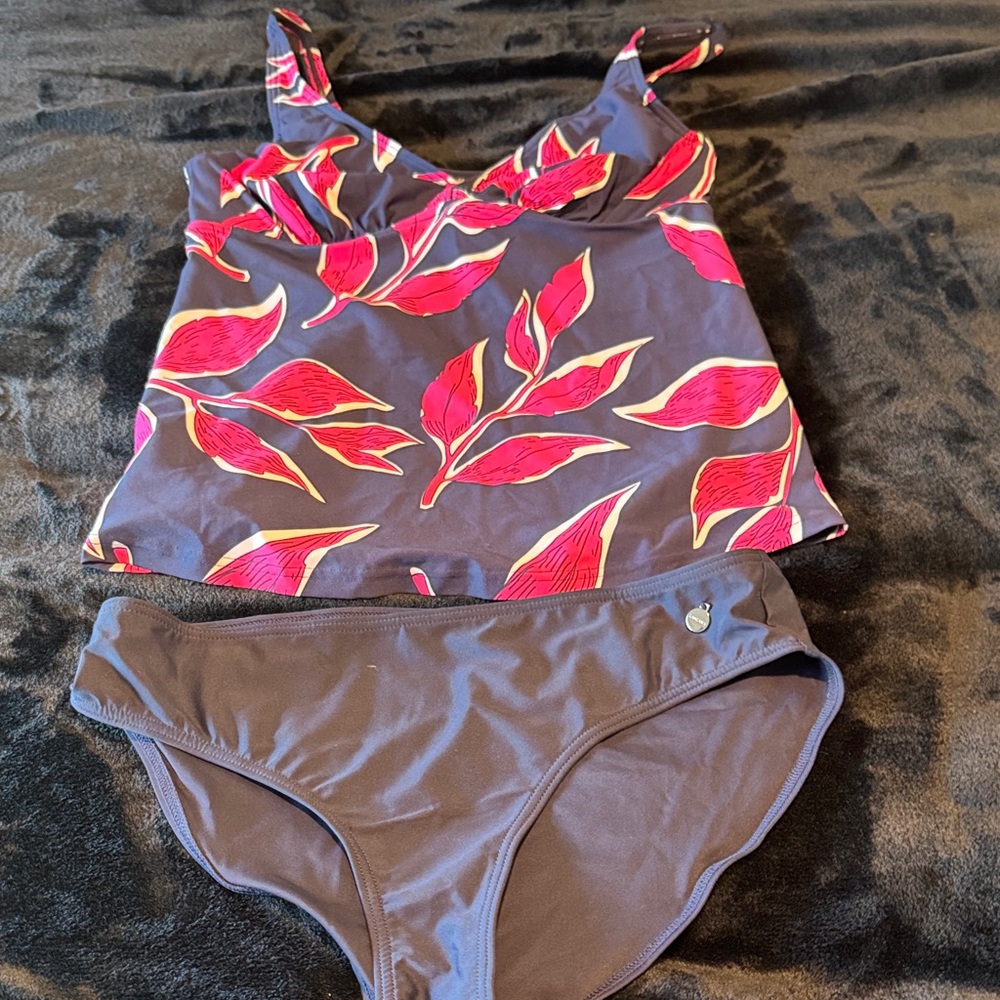 Brand New Floral Print Women's Swim Set